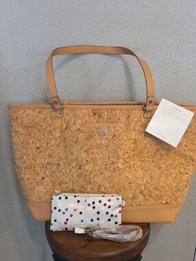 Jewell Thirty-one  Cork Extra large hand bag with matching Polka dot wristlet